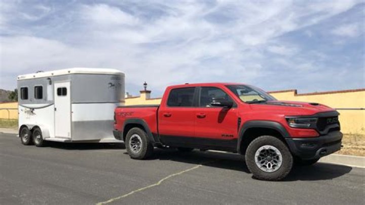 Can a V6 4Runner tow a horse trailer?