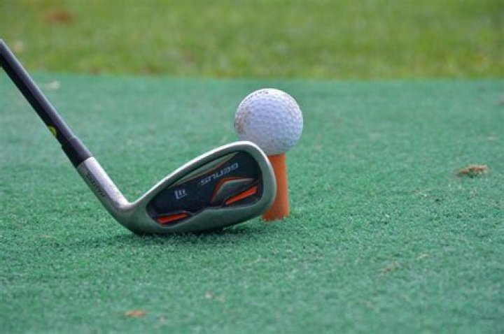 Can you use a broken tee in golf?