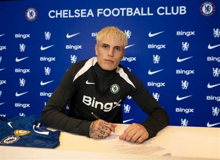 Did Chelsea finish beauty school?