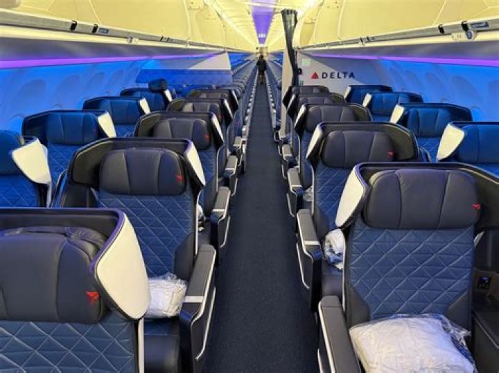 Do Delta first class seats lay down?