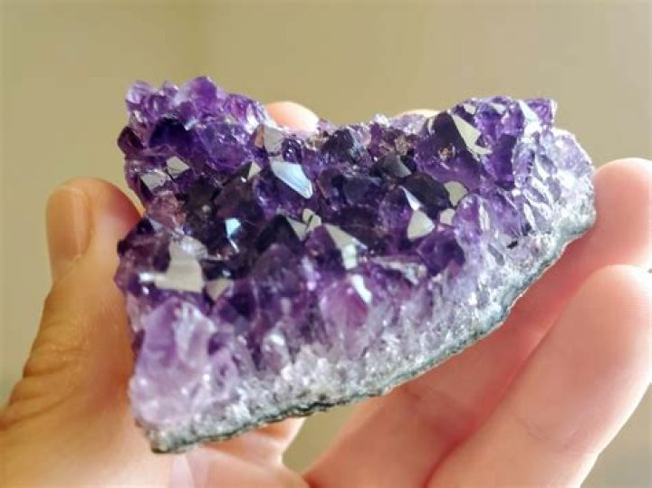 Does Abigail like amethyst?