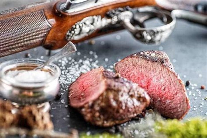 How does deer meat taste?