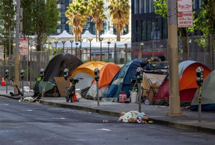 How much money do the homeless get in Canada?