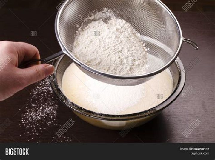 What does a flour sifter look like?