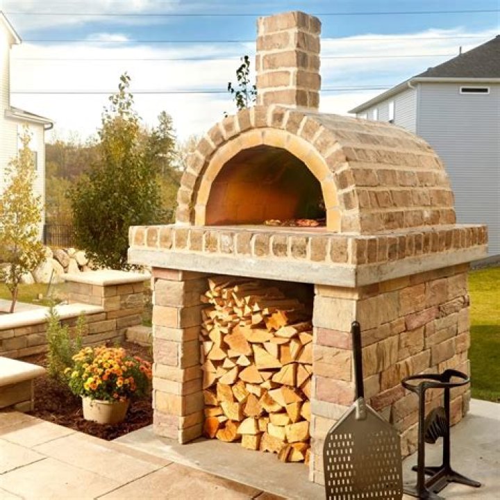 What is best to use in a pizza oven?