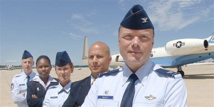 What is the salary of the pilot of Air Force One?