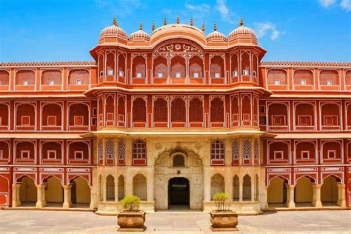 Which Indian city is known as city of Palaces?
